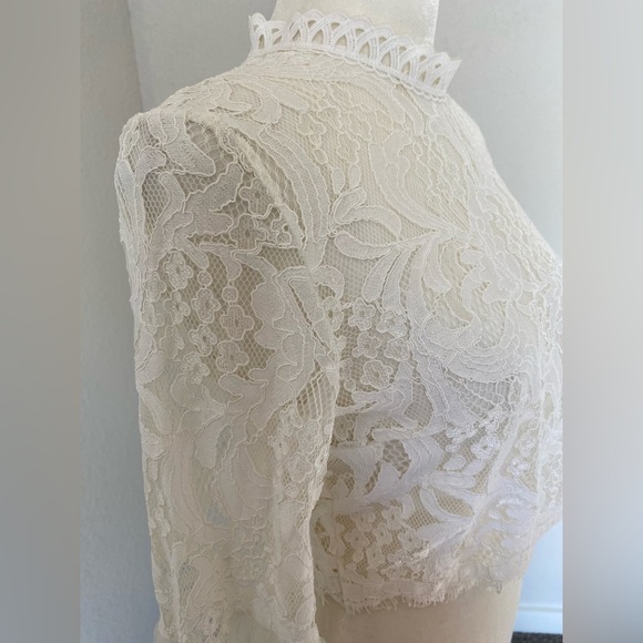 Lace Bellsleeve Crop Top - Picture 5 of 7